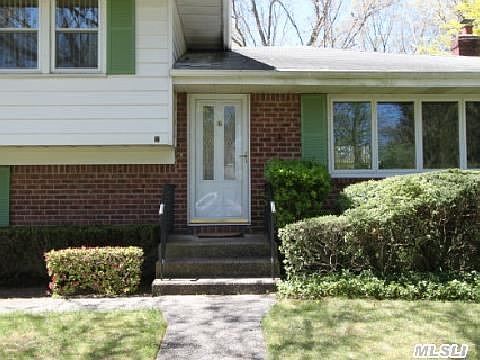 3rd image of 12 Zoranne Dr