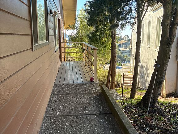 3rd image of 1520 Summit Rd