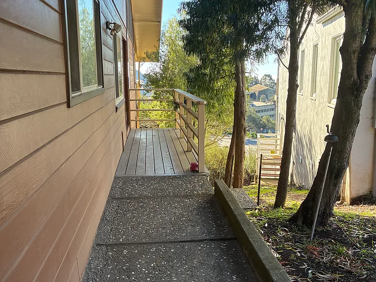 1520 Summit Rd — Photo 3