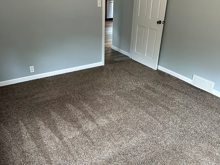 3233 Lincolnway E — Photo 3