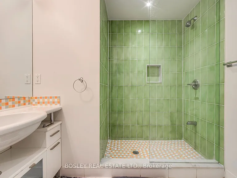98 Sherwood Ave — Photo 32