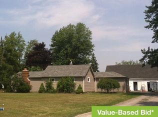 21986 Woodruff Rd, Flat Rock, MI 48134