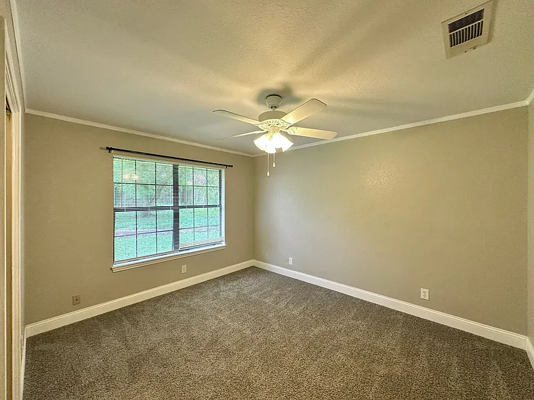 1818 Diana Ln — Photo 28
