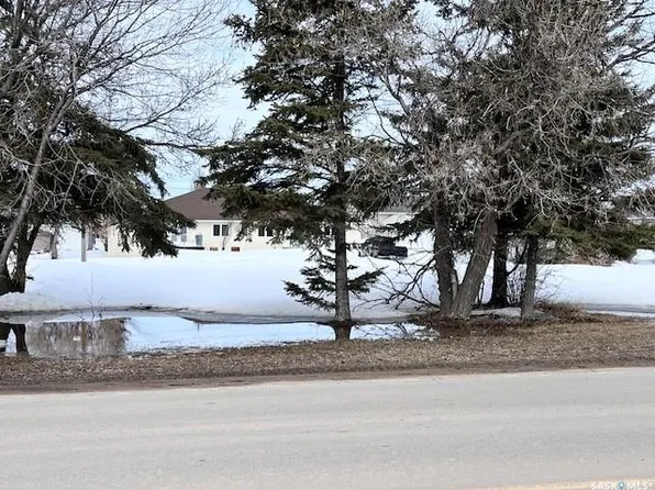 108-110 McDonald AVENUE E, Melfort, SK S0E 1A0