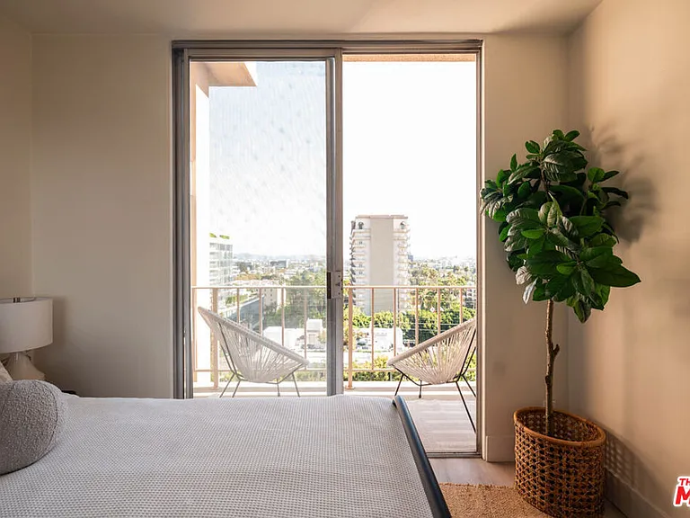 100 S Doheny Dr #1011 — Photo 11