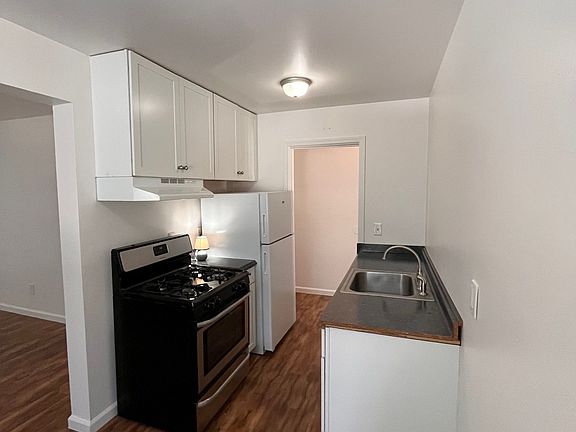 4th image of 1077 Moss Rd #3