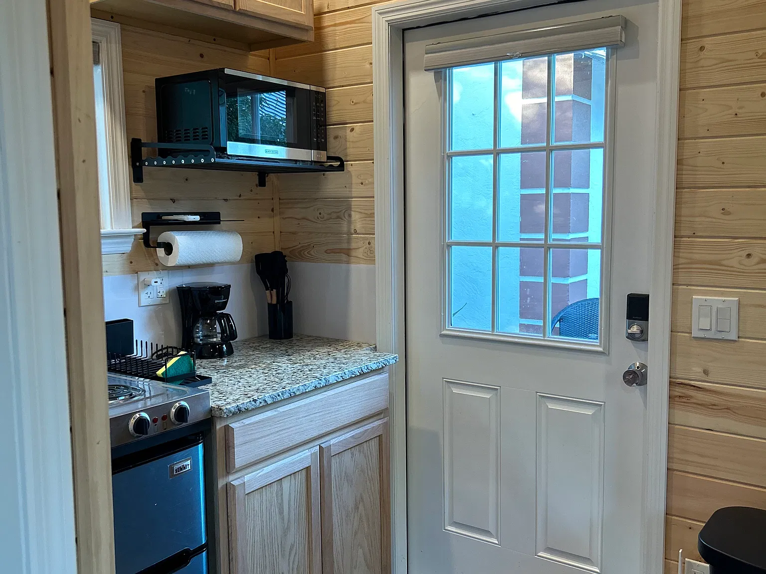 Studio, 2000 sqft, $1,250 — Photo 2