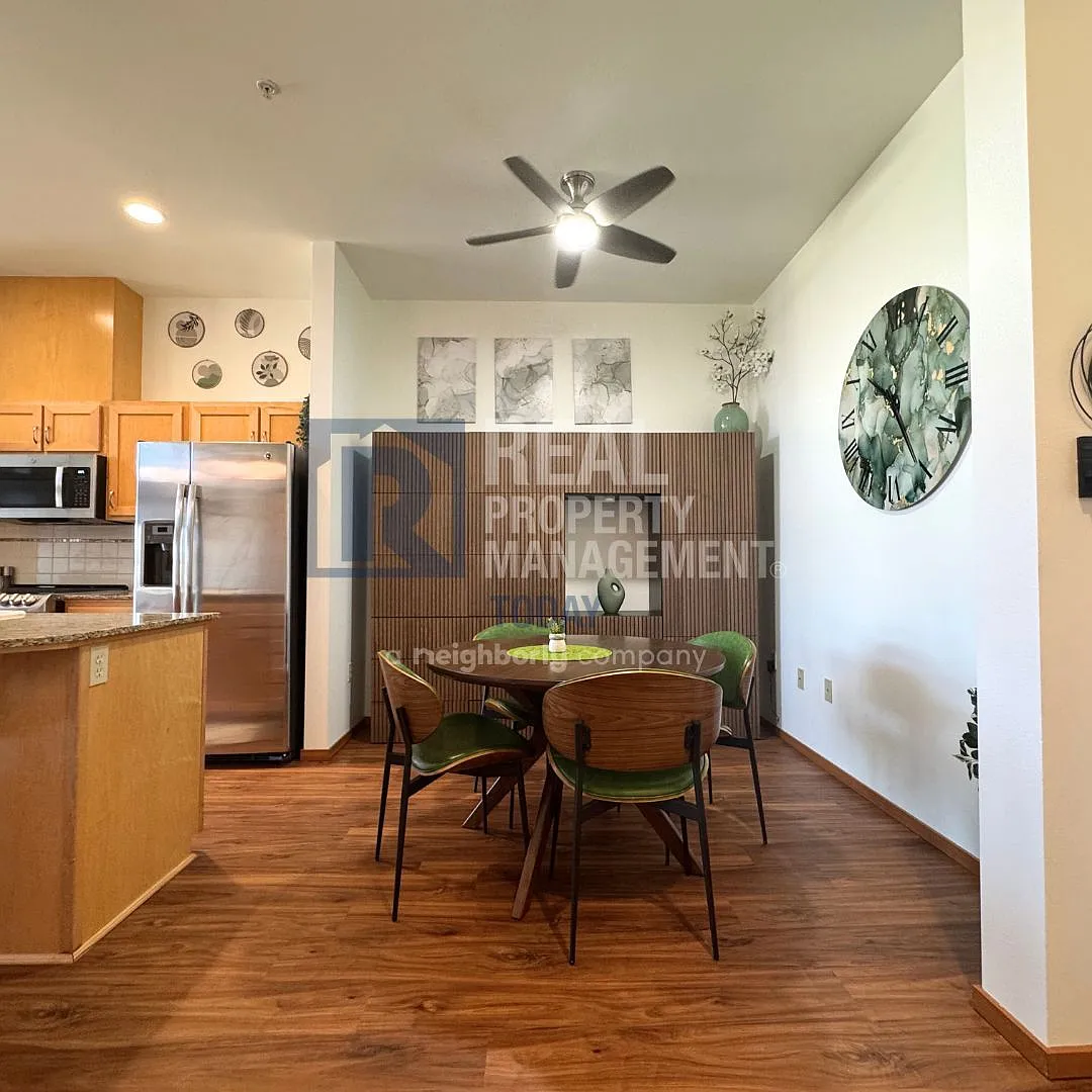 Fully Furnished 1-Bedroom Downtown Puyallup Condo | Parking & Select Utilities Included — Photo 4