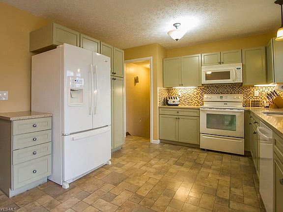 5th image of 538 Stafford Dr
