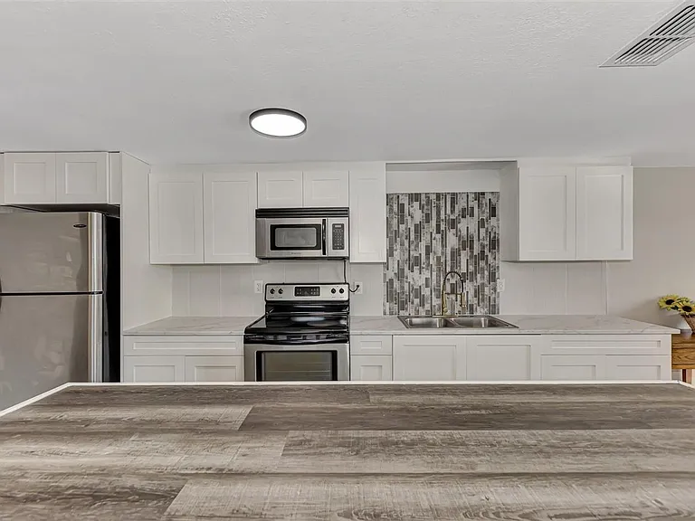 304 San Carlos Ave — Photo 11