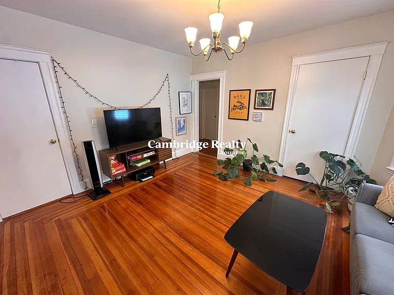 24-26 Burnham St #2T — Photo 5