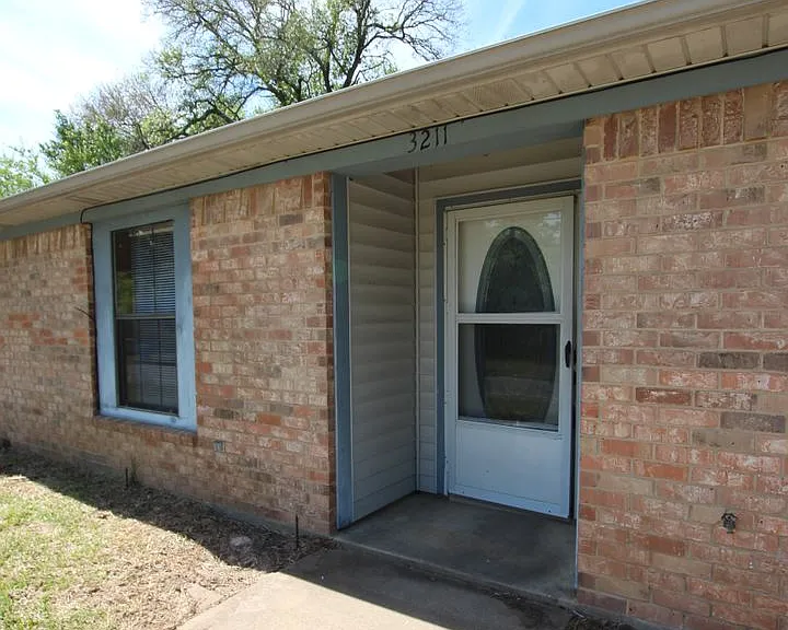 3211 S Donnybrook Ave — Photo 3