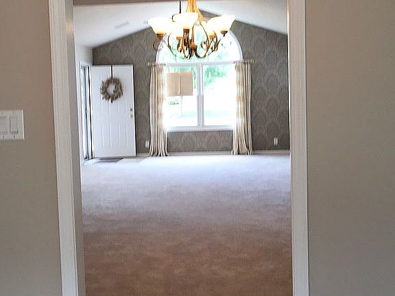 3rd image of 373 Southfork Dr