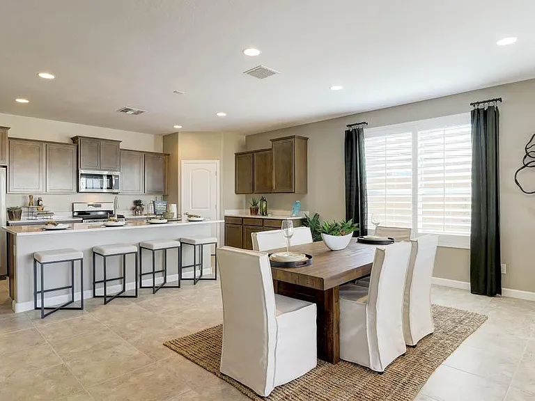 2448 N Wrigley Dr — Photo 4