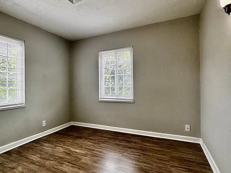 523 Hadley Avenue — Photo 18