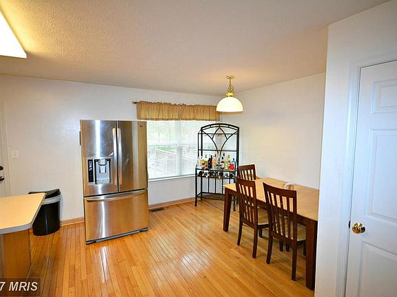 3rd image of 310 Regina Ln