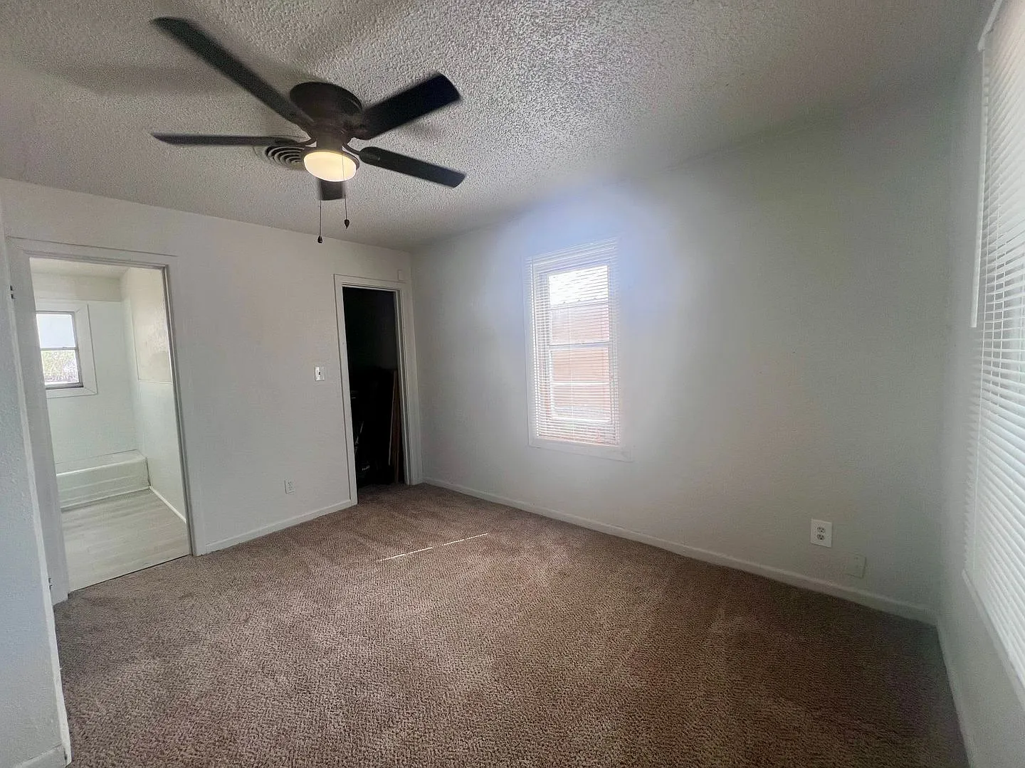 Cozy 1 Bedroom Home — Photo 4