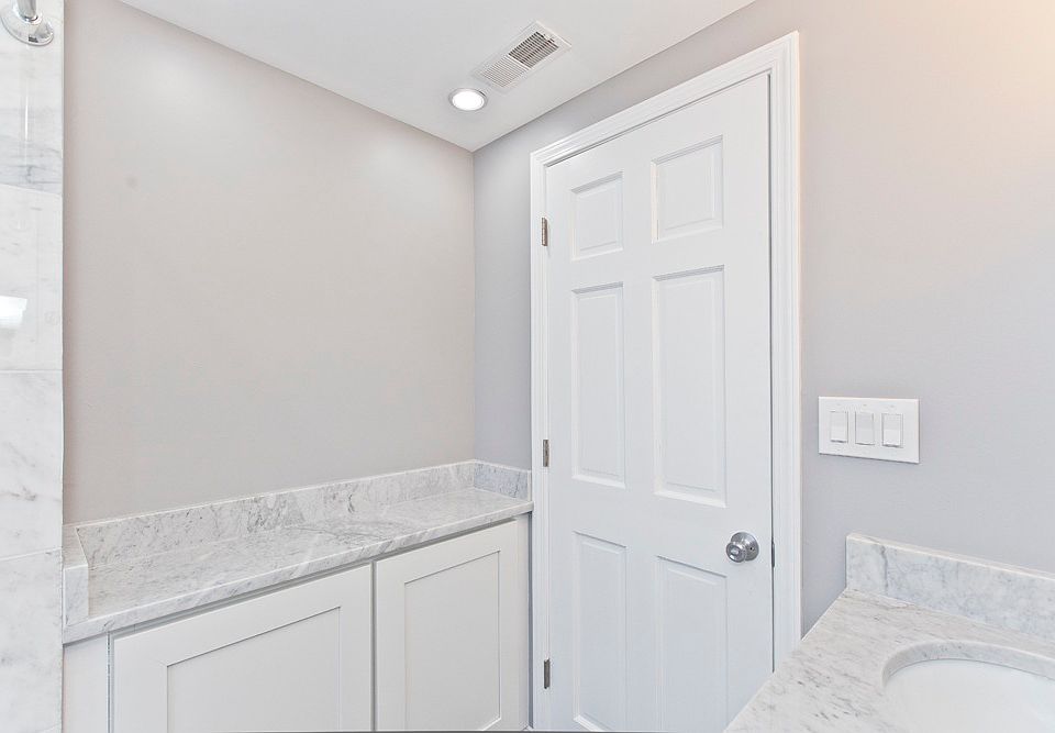 1st image of 3842 N Southport Ave #2JS
