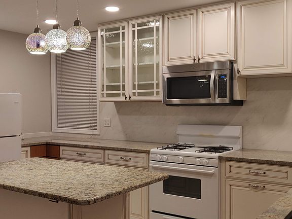 stainless steel appliances added since pic was taken