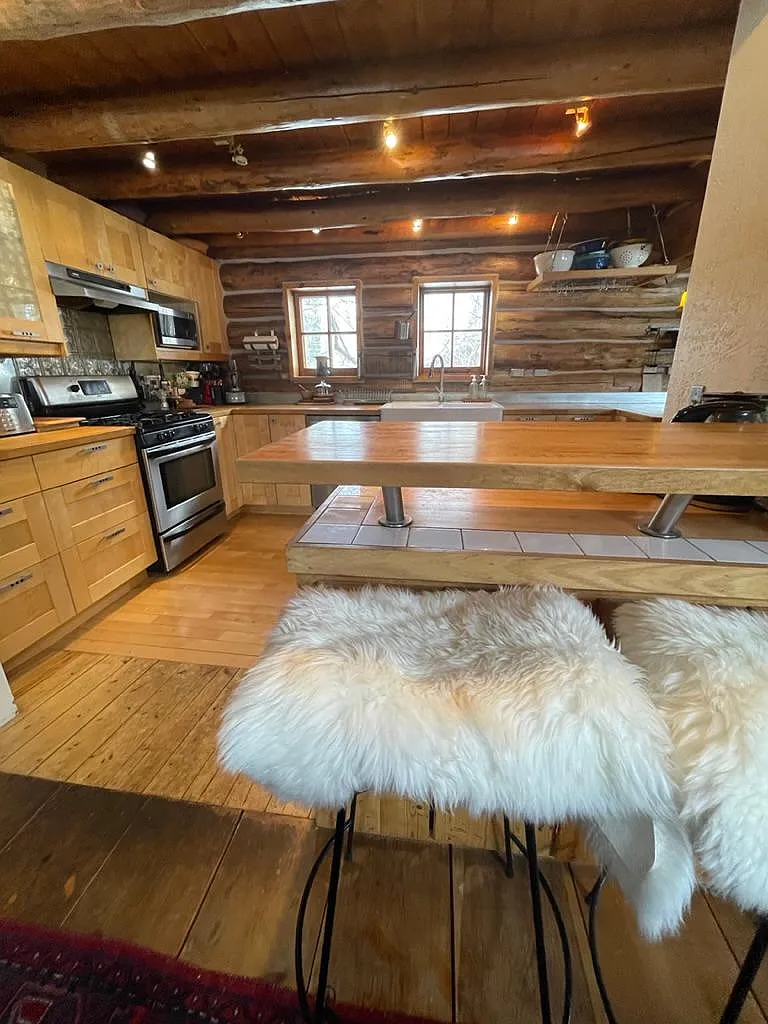 3 bed, 2000 sqft, $12,000 — Photo 3