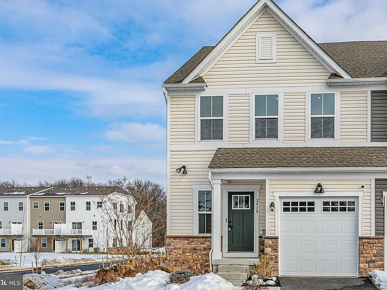 2410 Lenox Dr — Photo 2