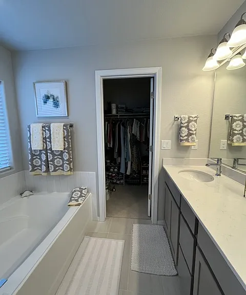 Soaking tub