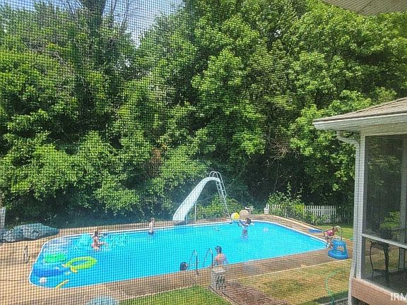 4th image of 6822 Holly Dr