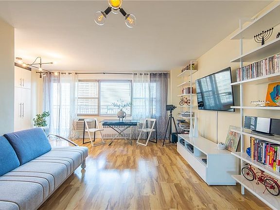 2nd image of 2915 W 5th St APT 11H