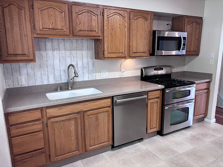 1417 Matterhorn Way — Photo 5