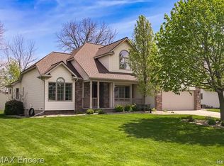 9211 Meadow Ridge Ln, Grand Blanc, MI 48439