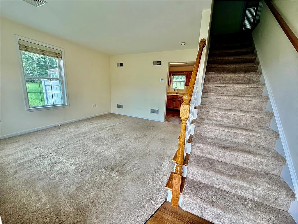 3 bed, 2.0 bath, 1200 sqft, $2,350 — Photo 3