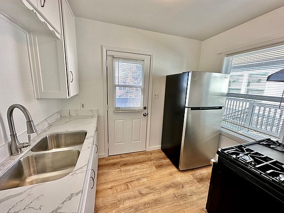 4th image of 414-420 D Ave #416