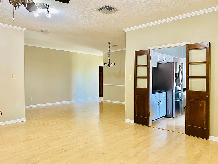 5 Heatherstone Dr — Photo 5