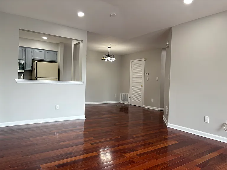 1331 Waterford Dr — Photo 3