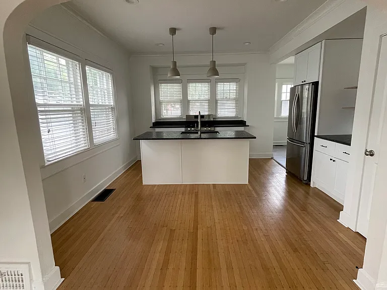 5203 Broadway St #5203 — Photo 3