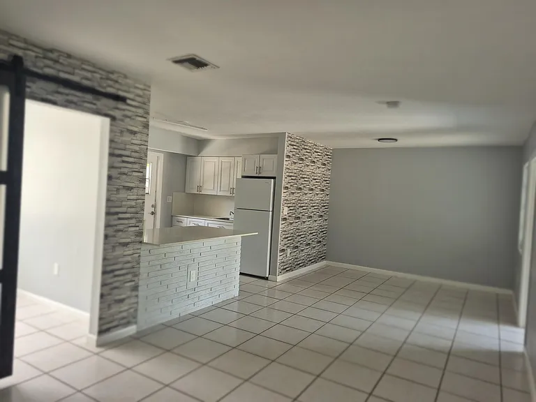 7221 Venetian St #4 — Photo 5