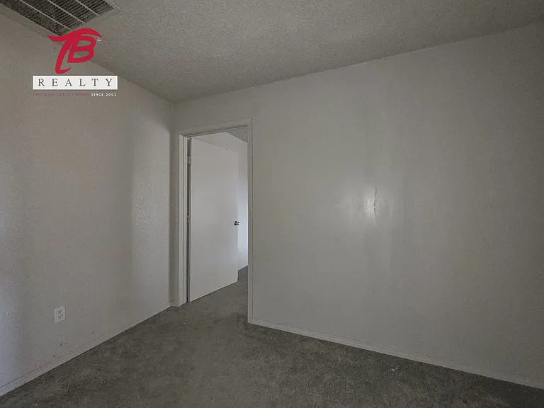 6811 Lyrewood Ln — Photo 58