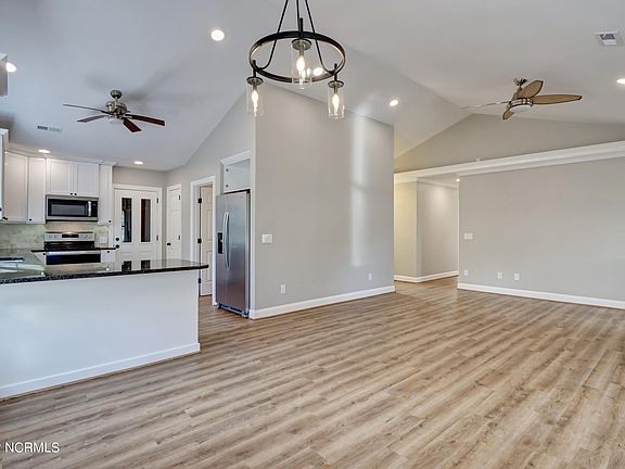 3rd image of 4122 Glen Arbor Dr