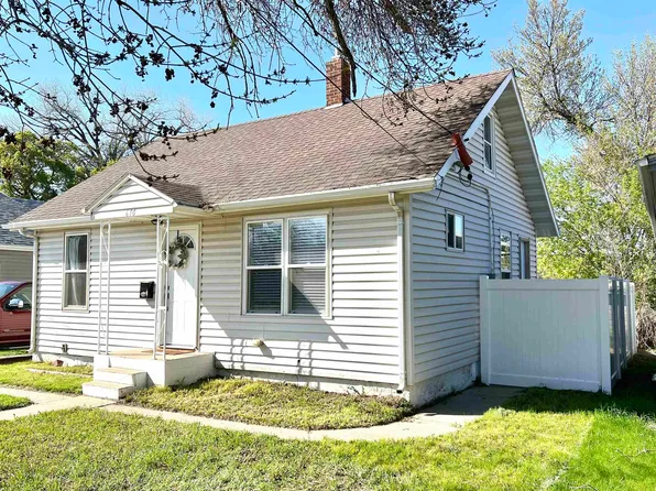 610 5th Ave NW, Minot, ND 58703
