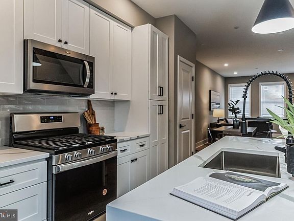4th image of 2710 Latona St