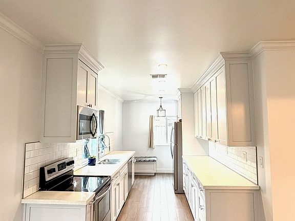 4th image of 1132 W 84th St