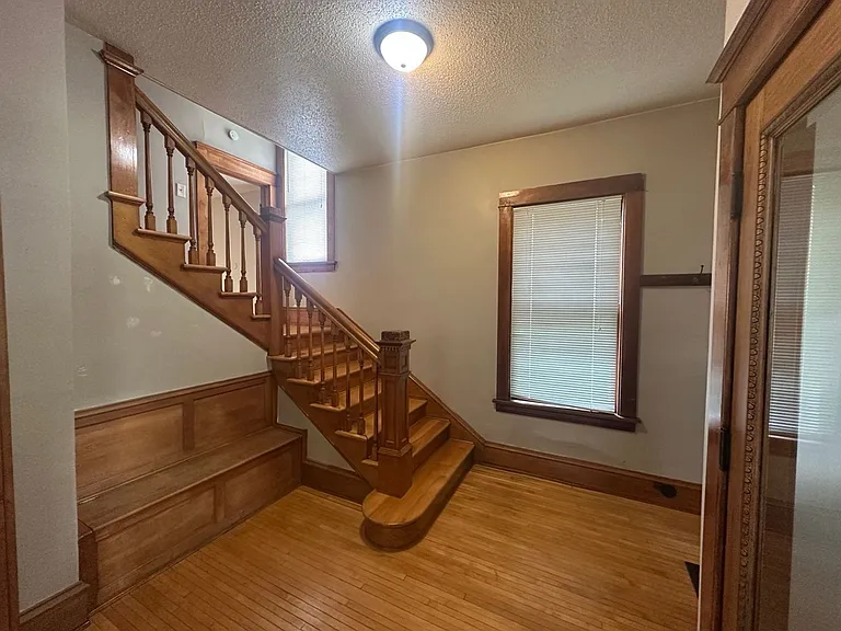 453 Wheeler St N — Photo 8
