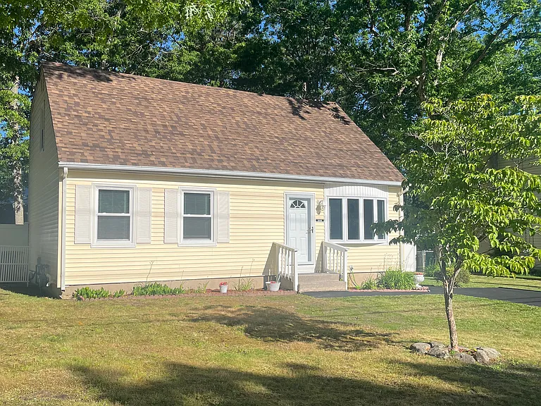 546 Nautilus Dr — Photo 2