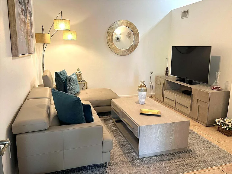 1125 Crystal Way #F — Photo 4