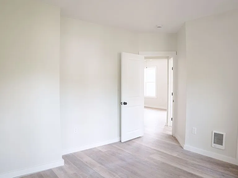 Fully Renovated Apartment Building Modern Upgrades Throughout — Photo 12