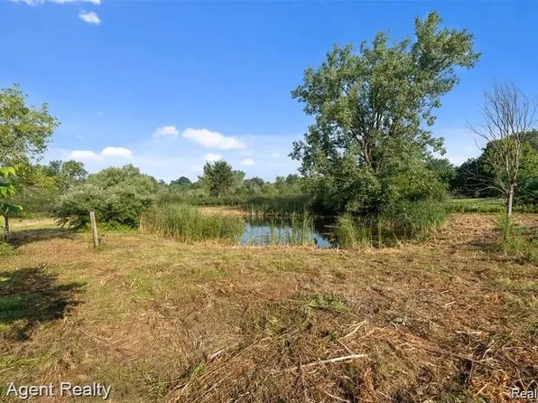 4499 West St, Leonard, MI 48367