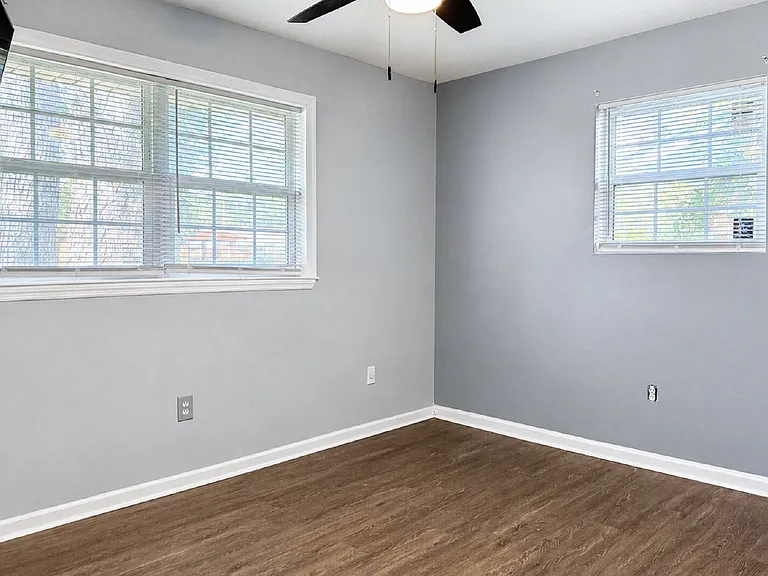 1621 Cloverdale Dr — Photo 12