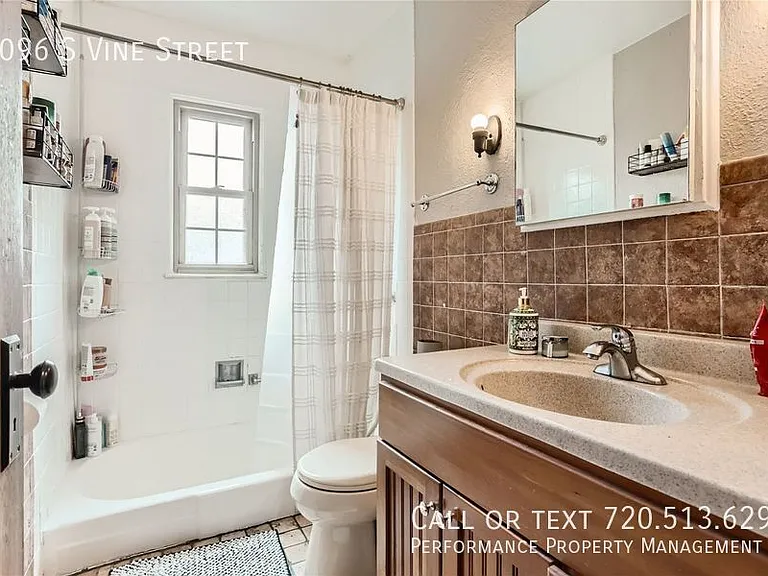 1096 S Vine St — Photo 15