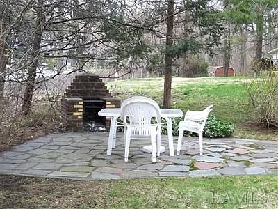 4th image of 202 Buttonwood Ave