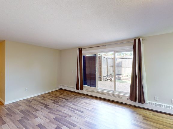 4th image of 333 Garry Cres NE #102